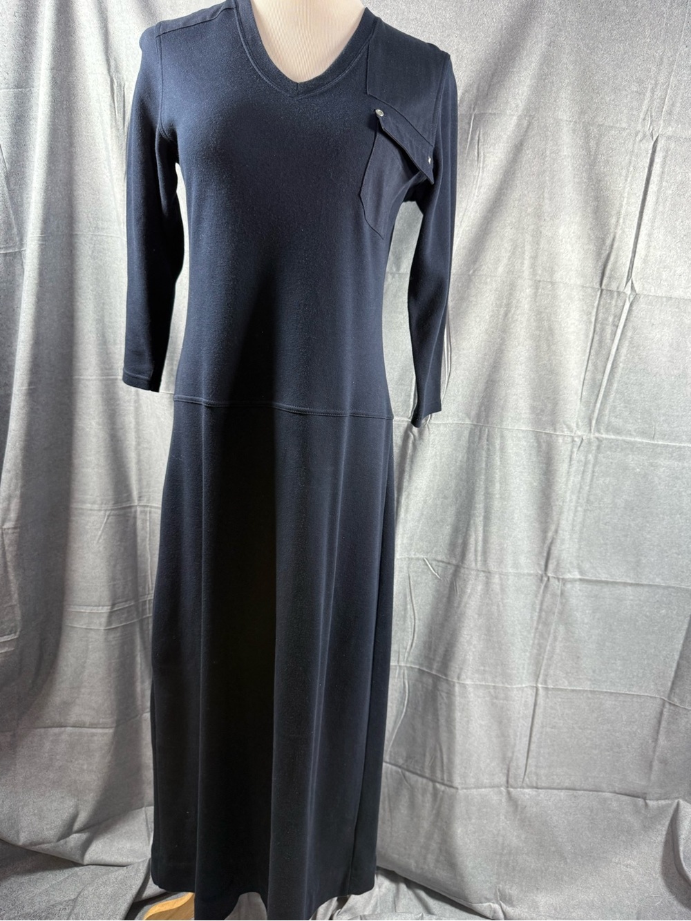2445-Adrienne Vittadini Navy V-Neck Long Sleeve Maxi Dress